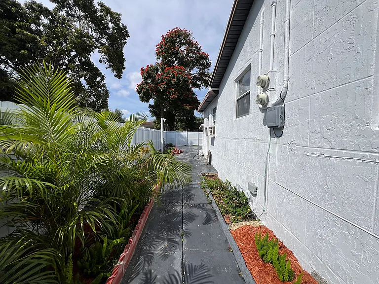 1421 NW 58th St #D — Photo 6