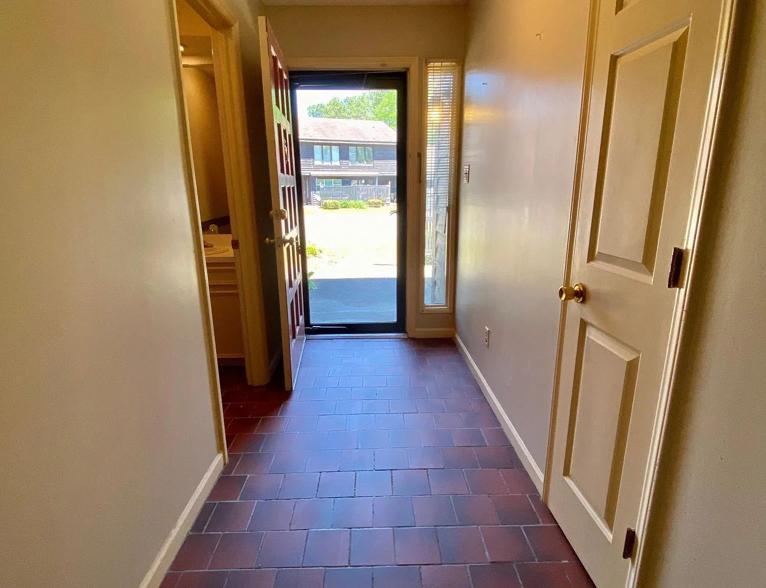 2 bed, 2.5 bath, 1326 sqft, $2,400 — Photo 4