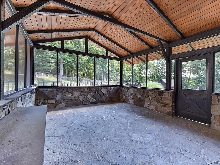 475 N Riverside Rd — Photo 39