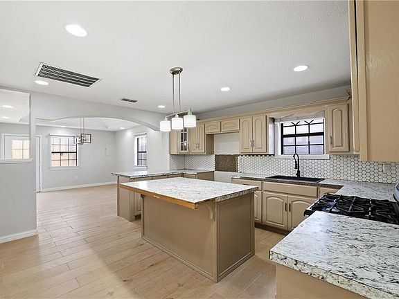 4th image of 2813 N Vermillion Ave