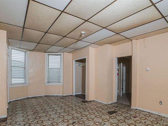 4th image of 17 Clarke Ave