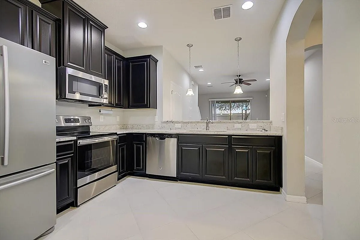 3 bed, 2.5 bath, 1470 sqft, $2,250 — Photo 3