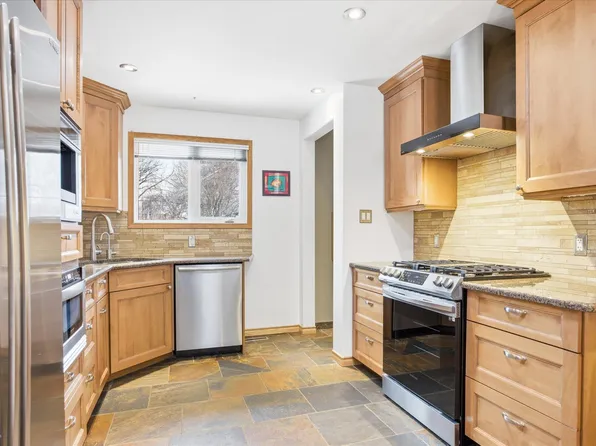 10222 73rd St NW, Edmonton, AB T6A 2X1