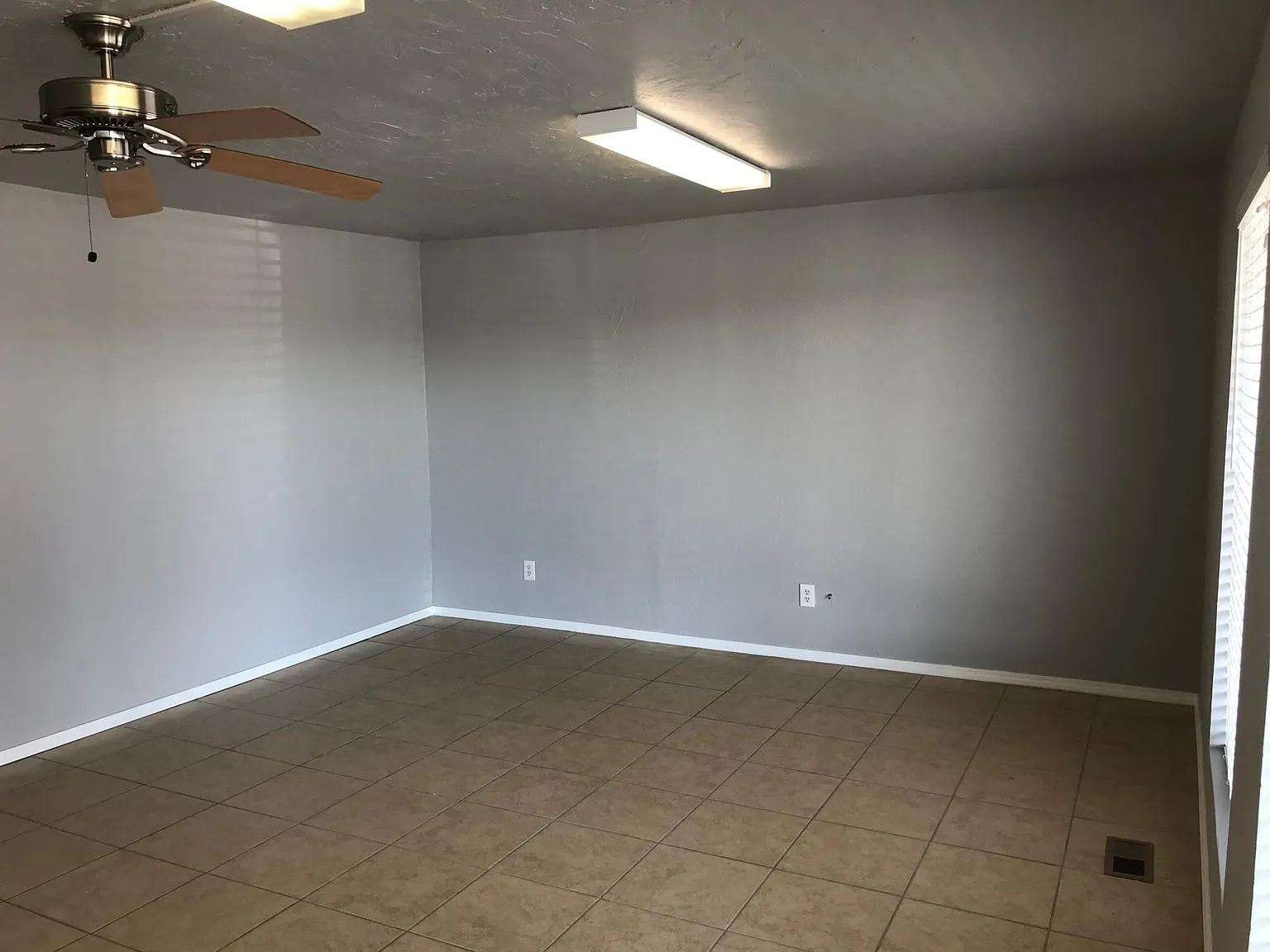 5900 W Hefner Rd — Photo 4