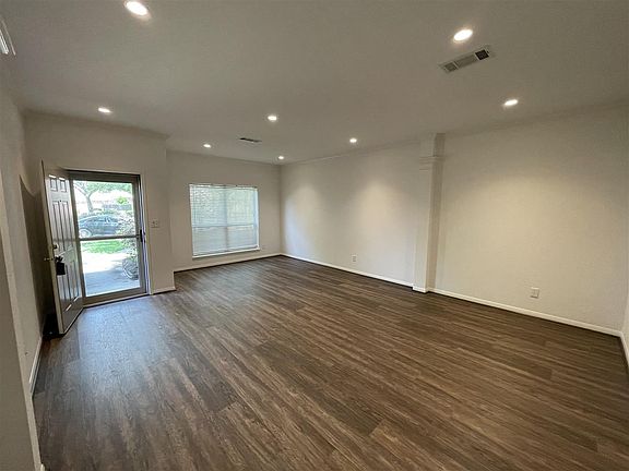 3rd image of 7811 Pecan Dr