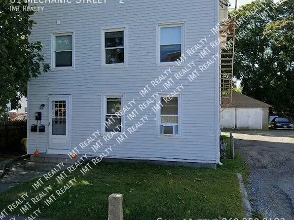 81 Mechanic St #2, Pawcatuck, CT 06379