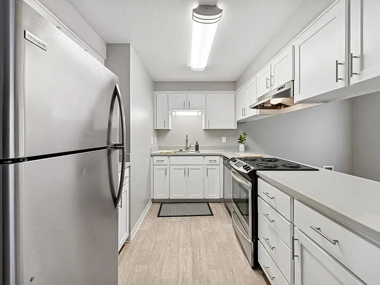 Oak Hill Apartments — Photo 8