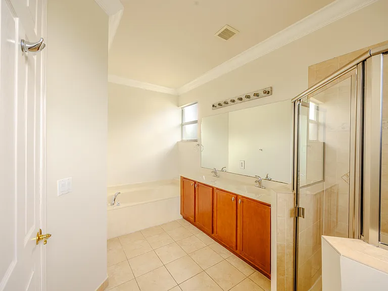 2267 NW Padova St — Photo 12