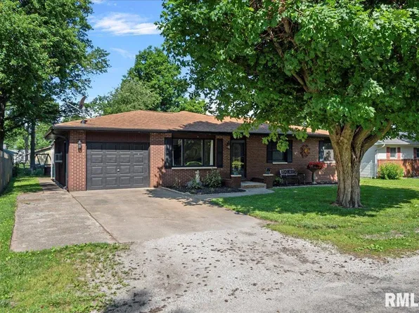 903 7th St, Pawnee, IL 62558