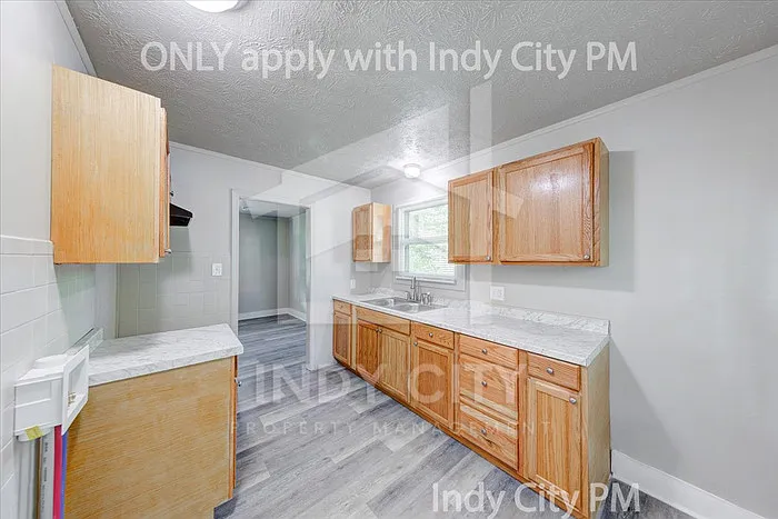 3220 E 34th St — Photo 12