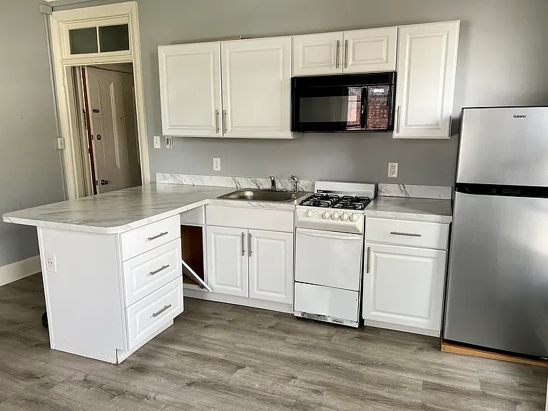 117 Maple Ln #M4 — Photo 1