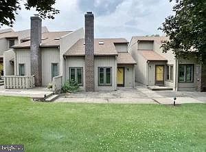 2nd image of 836 W Aaron Dr