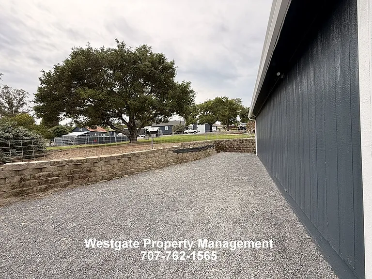 965 Eastman Ln — Photo 24