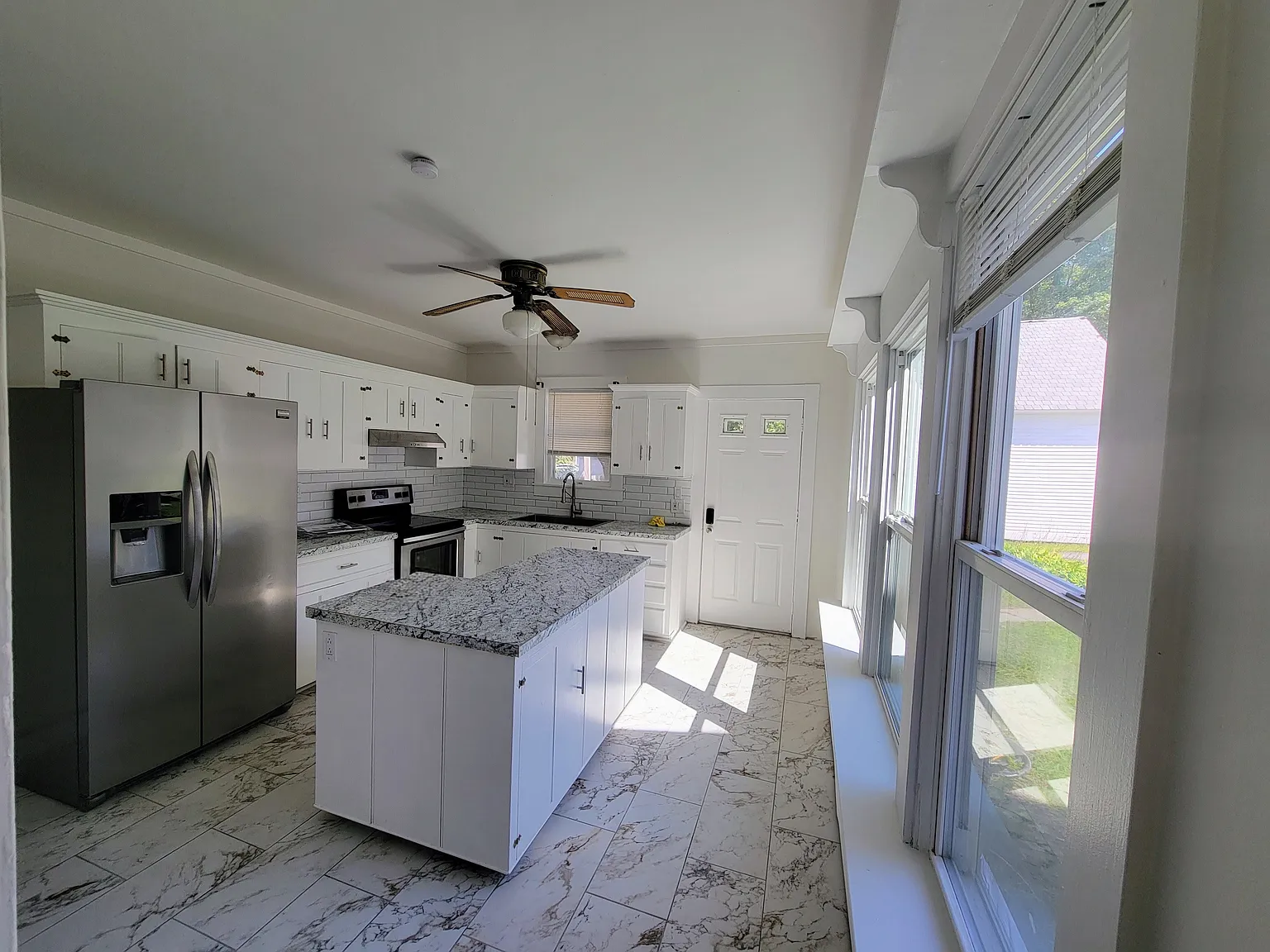2 bed, 1200 sqft, $1,750 — Photo 1