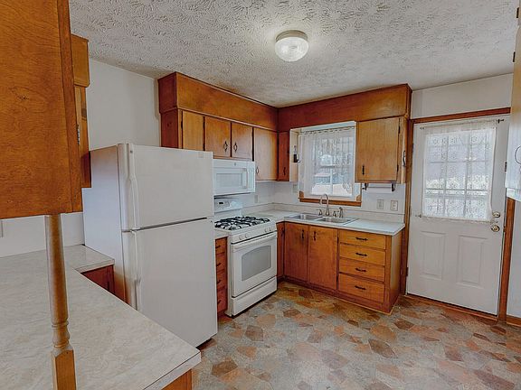 4th image of 460 Medford Oakley Rd