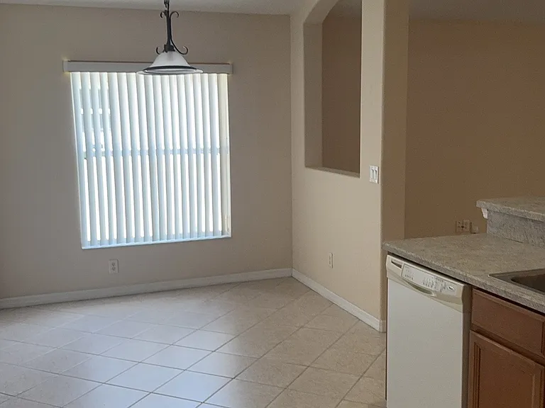 2362 Glasbern Cir — Photo 11