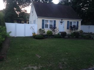 8 10th St, Ronkonkoma, NY 11779