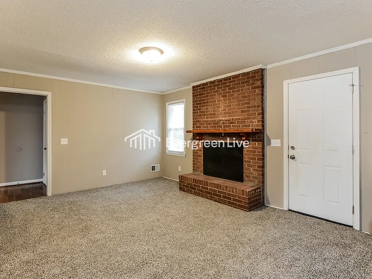 254 Chippewa Dr — Photo 2