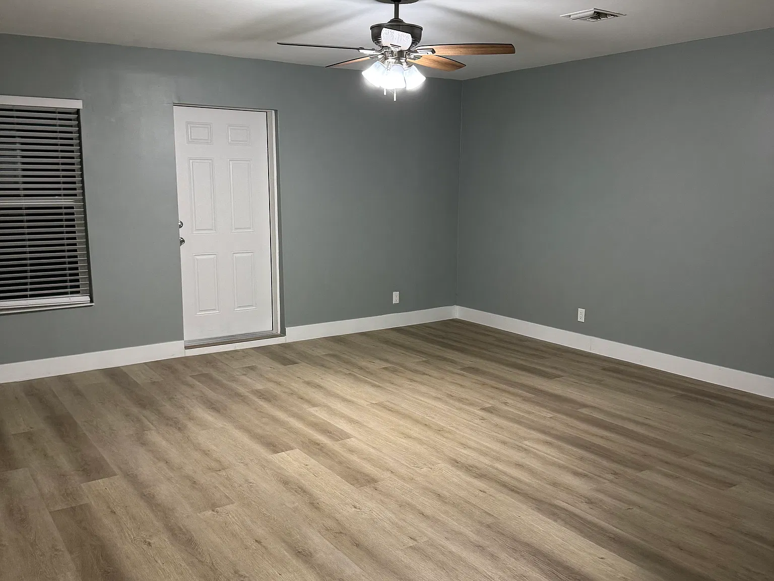 2 bed, 1200 sqft, $2,900 — Photo 4