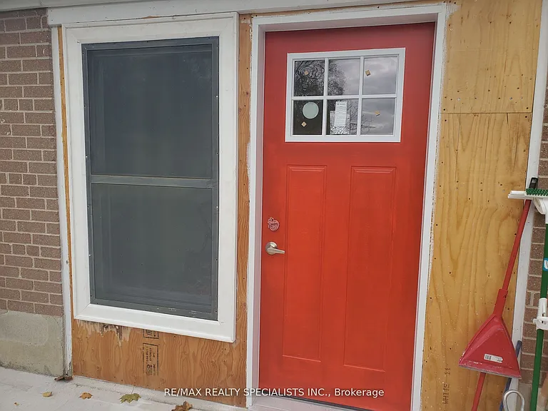 21 Burgby Ave #UPPER — Photo 6
