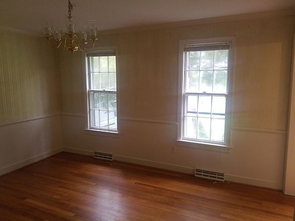 3rd image of 1212 Dinwiddie Ave