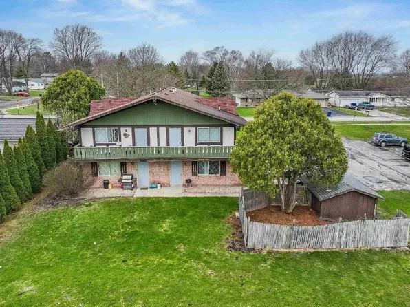 508 Wright St, Breckenridge, MI 48615