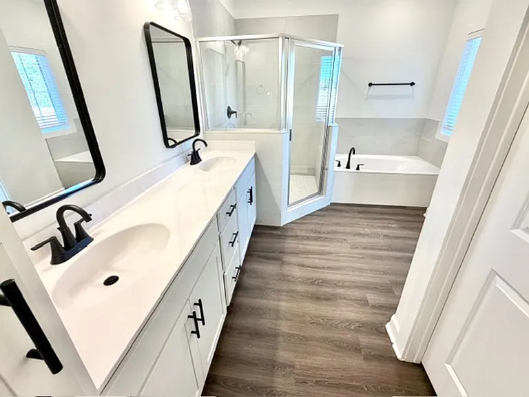 4877 Chatelet Dr — Photo 9