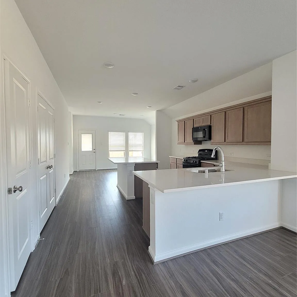 3 bed, 2.0 bath, 1518 sqft, $1,900 — Photo 4