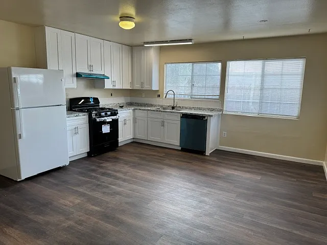 3 bed, 1275 sqft, $3,950 — Photo 2
