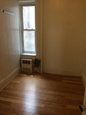 Rented by Moses Stoller, LREB | media 7