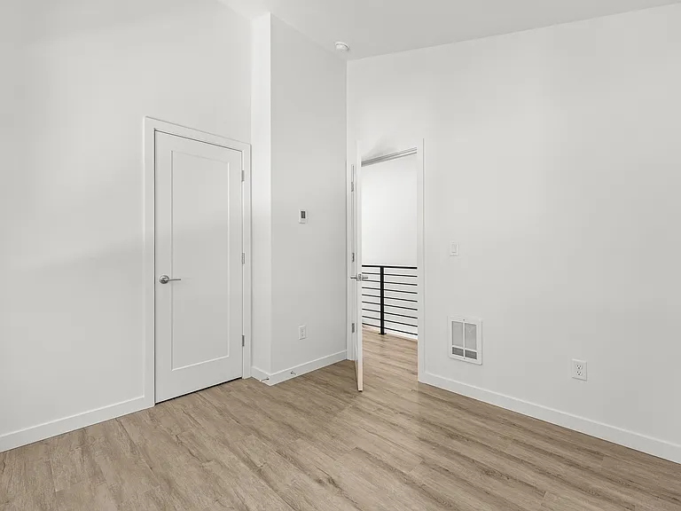 2544 NE 143rd St #B — Photo 18