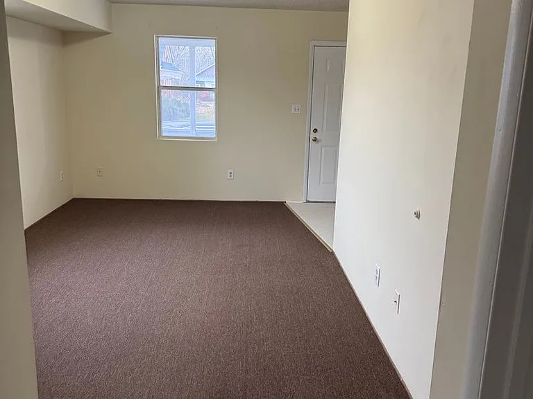 1016 Southern Ave — Photo 5