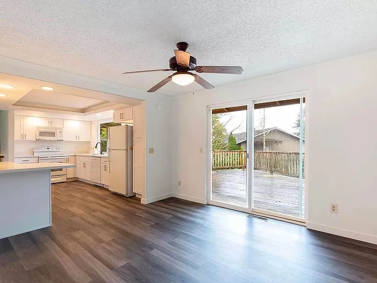 15618 SE Fairwood Blvd — Photo 4