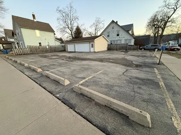 402 Center St, Winona, MN 55987