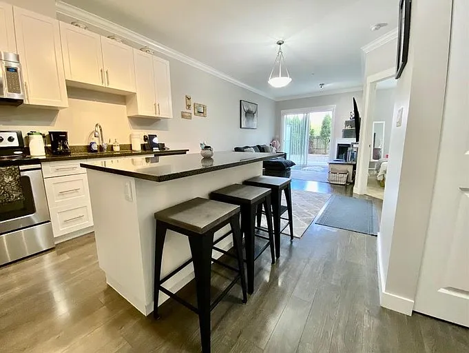 1 bed, 1.0 bath, 587 sqft, $1,600 — Photo 3