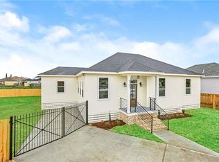 5151 Parkwood Ct E, New Orleans, LA 70128