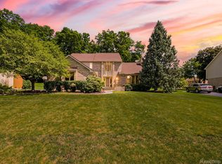 29523 Shenandoah Dr, Farmington Hills, MI 48331