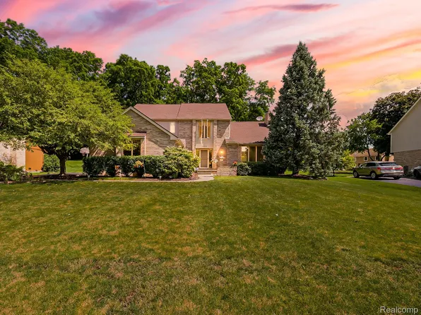 29523 Shenandoah Dr, Farmington Hills, MI 48331