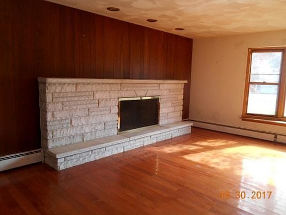 5th image of 809 Imperial Woods Dr