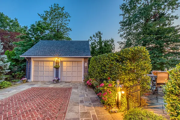 Sold by Century 21 American Homes | media 25