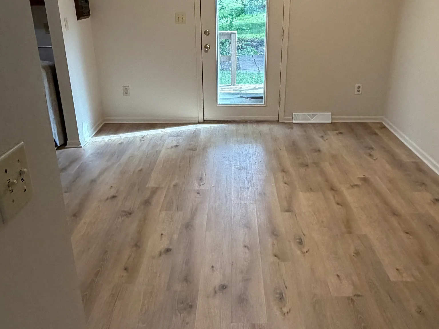 3 bed, 1.5 bath, 1200 sqft, $1,600 — Photo 4