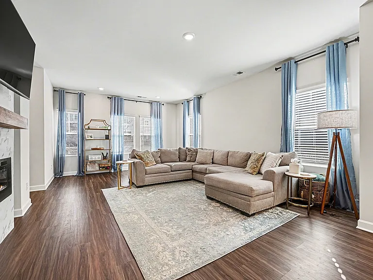 4012 Yucca Aly #1 — Photo 2
