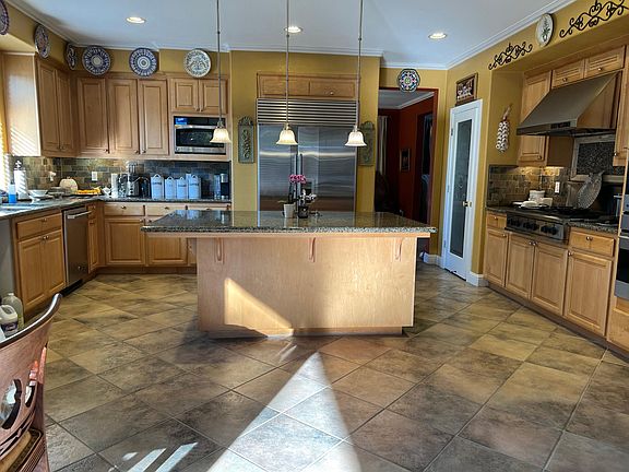 2nd image of 2630 Gayley Pl