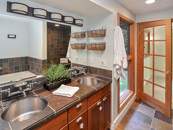 2nd image of 8217 NE Blakely Heights Dr