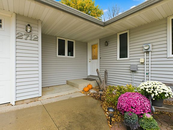 5th image of 2712 12th Ave NW