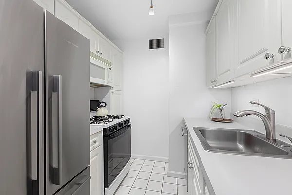 Sold by Corcoran | media 3