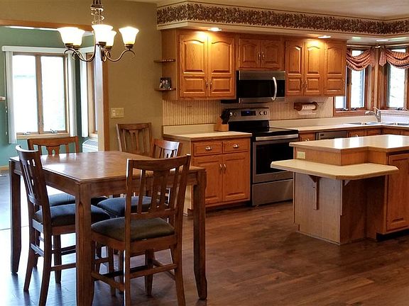 3rd image of 136 Winslow Dr