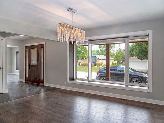4th image of 327 Hillside Ct