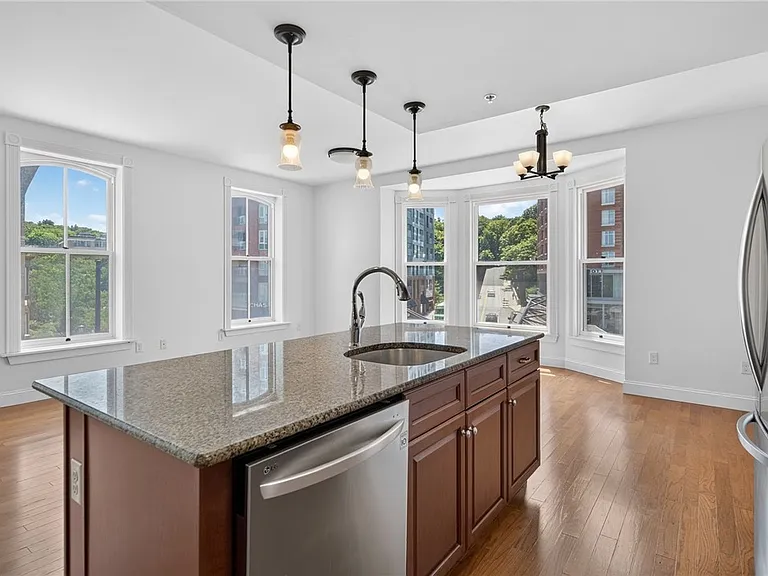 224 E State St — Photo 22