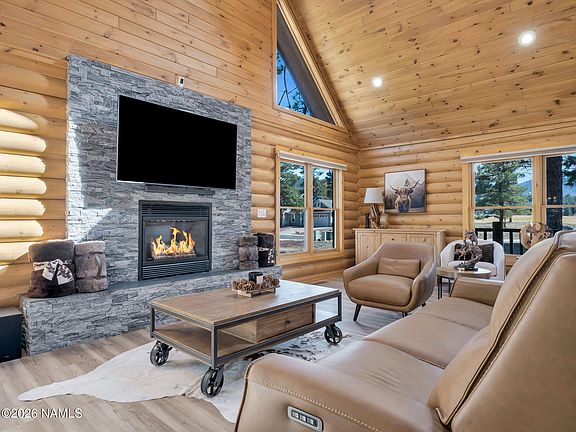 3rd image of 2604 W Brookhollow Dr
